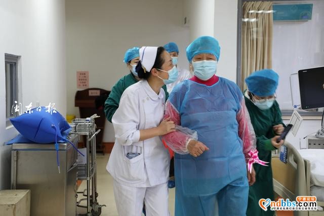 宁德市医院ICU病房里的钻石婚纪念日-6.jpg