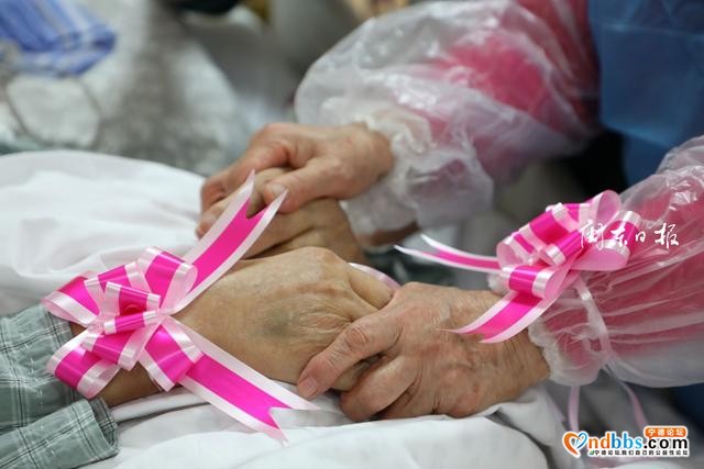 宁德市医院ICU病房里的钻石婚纪念日-9.jpg