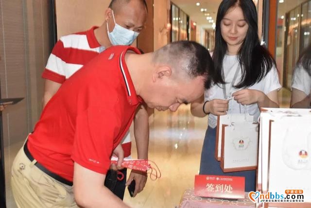 广东省福建宁德商会大健康委员会参访其会长黄招标企业德伦口腔-2.jpg
