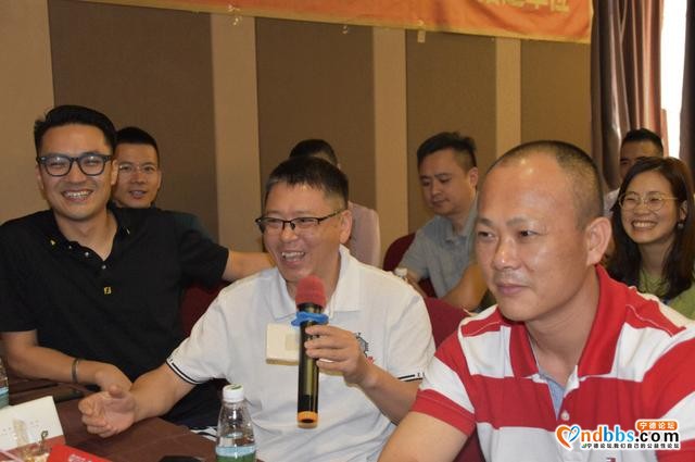 广东省福建宁德商会大健康委员会参访其会长黄招标企业德伦口腔-7.jpg
