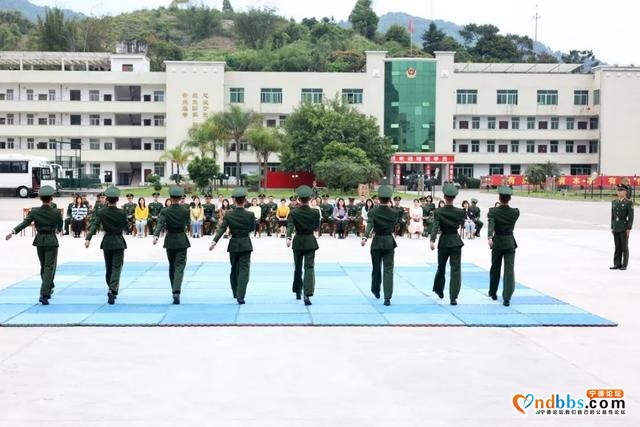 “携手军营 自然心动” ——精彩美图带你一睹军地青年联谊活动现场-12.jpg