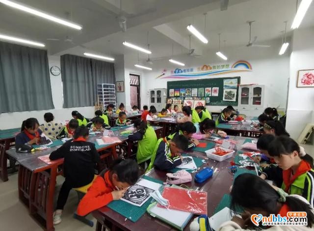 福建省宁德福鼎市前岐中心小学举办庆祝建党100周年剪纸作品展-2.jpg