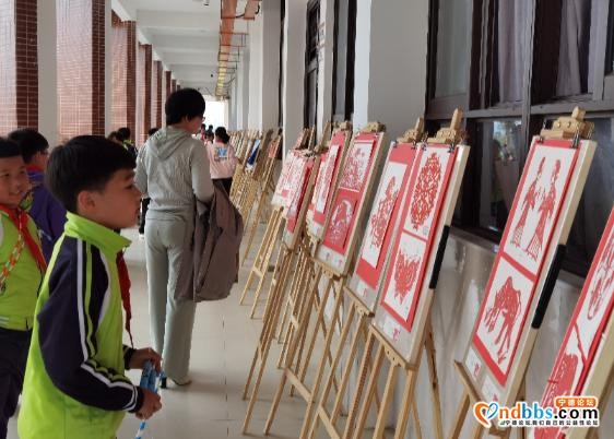 福建省宁德福鼎市前岐中心小学举办庆祝建党100周年剪纸作品展-14.jpg