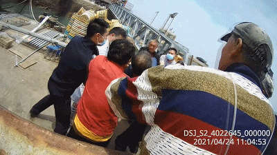 【庆祝建党100周年?办实事】3名船员氨气中毒，宁德三都海防派出所紧急救助-3.jpg