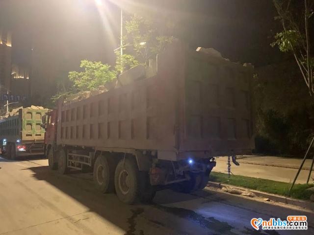 月黑风高夜，他们竟在干这事，结果整个车队都被拿下……-1.jpg
