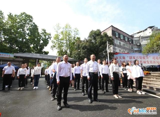升国旗！奏国歌！他们用这样的方式迎“五一”-2.jpg