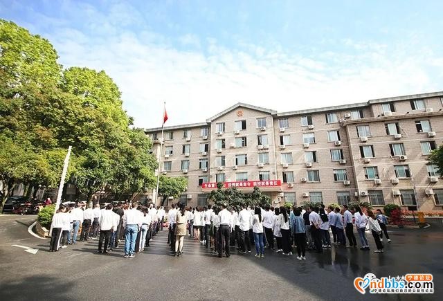 升国旗！奏国歌！他们用这样的方式迎“五一”-3.jpg