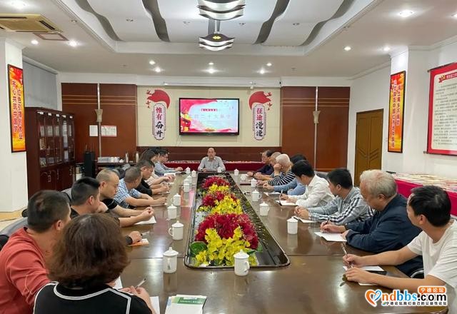 「共学二十大精神」东侨开发区领导深入中国红家居建材市场宣讲党的二十大精神-1.jpg