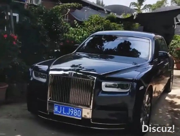 有人在哪里见过这台车嘛 或者能不能提供什么线索-1.jpg